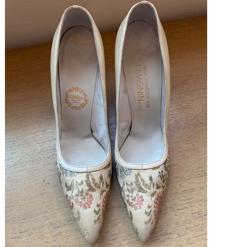 Vintage I. Miller I. Magnin Floral Tapestry Leather Pointed Toe Pumps Cream 7.5